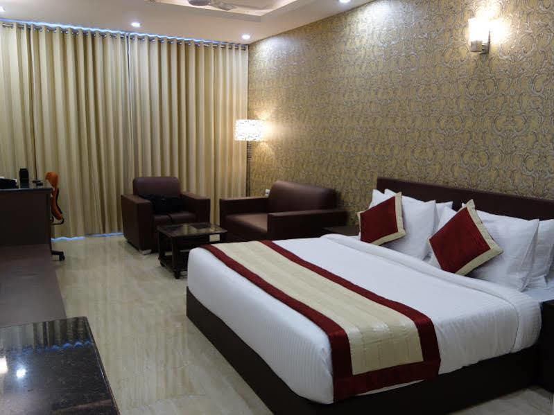 Imperial Clarks Inn Dehradun Exterior foto